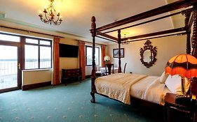 Lakeside Manor Hotel
